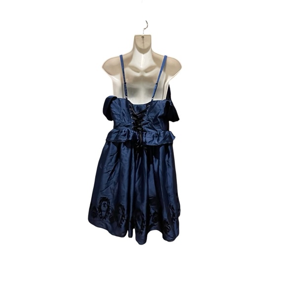 Her Universe Interview With The Vampire Claudia Lace Up Dress - Picture 5 of 9